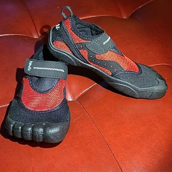 Newtz child's watershoe red and black - Picture 2 of 10